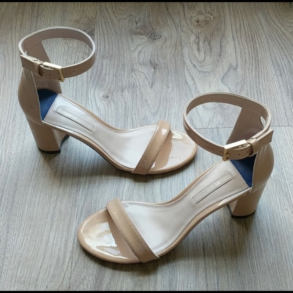 Stuart Weitzman THE NEARLYNUDE SANDAL